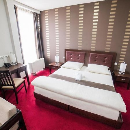 Hotel Atlas Ugljevik エクステリア 写真