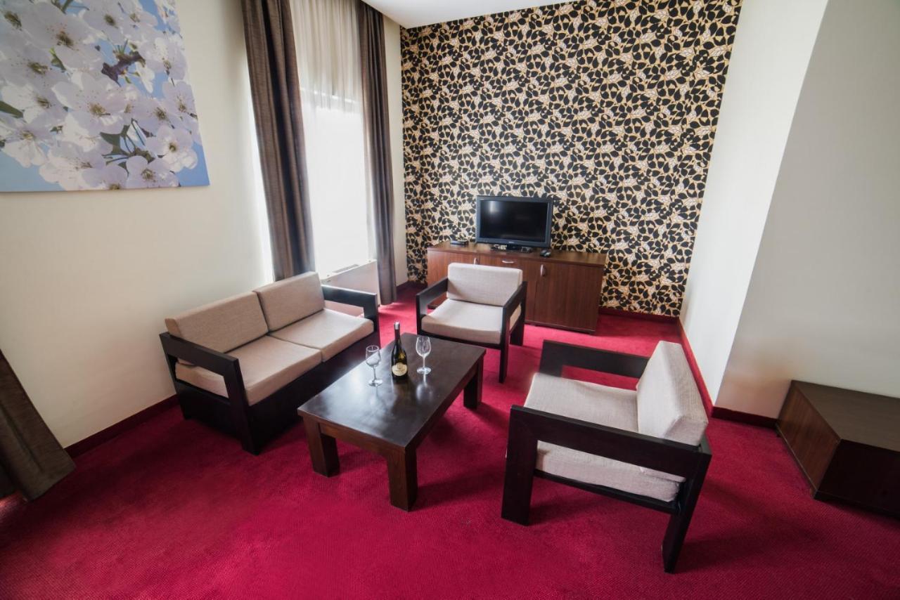 Hotel Atlas Ugljevik エクステリア 写真
