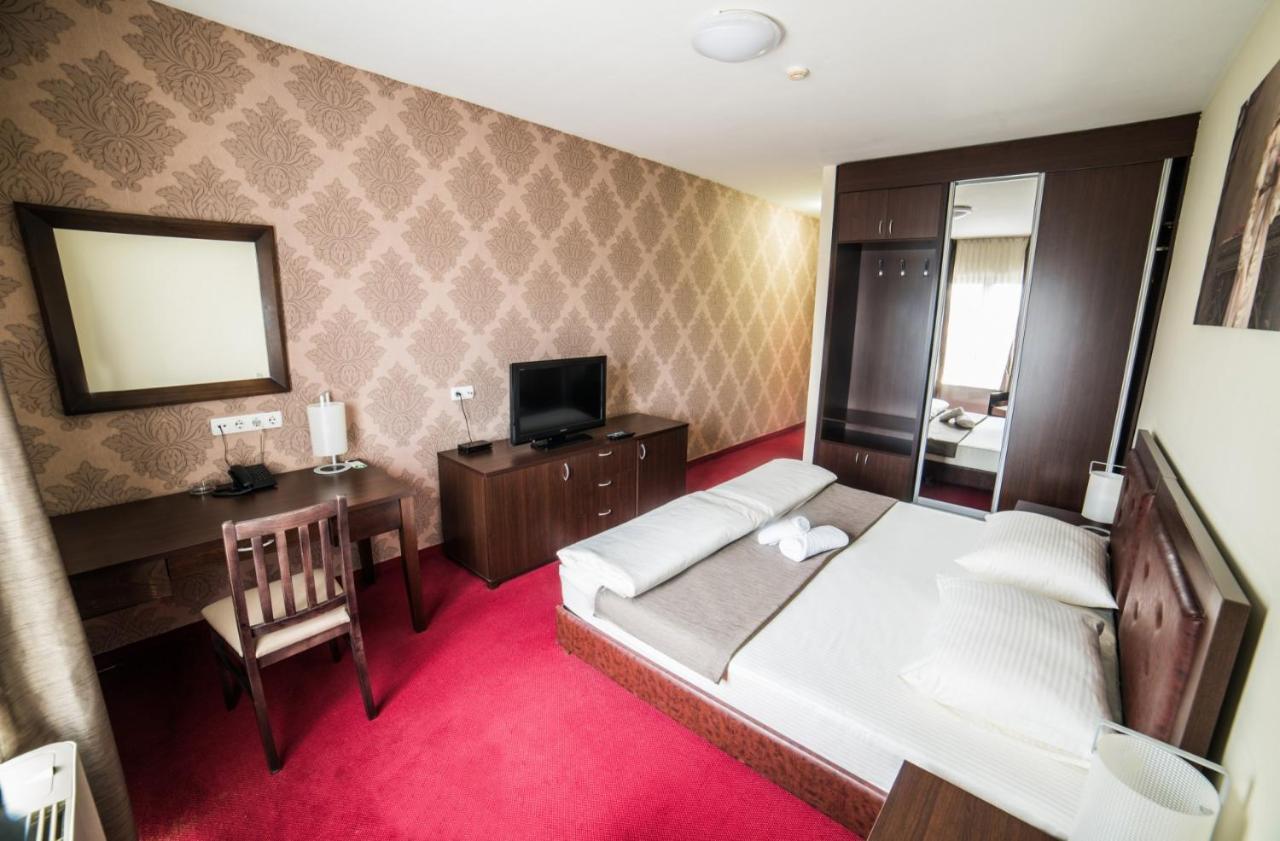 Hotel Atlas Ugljevik エクステリア 写真