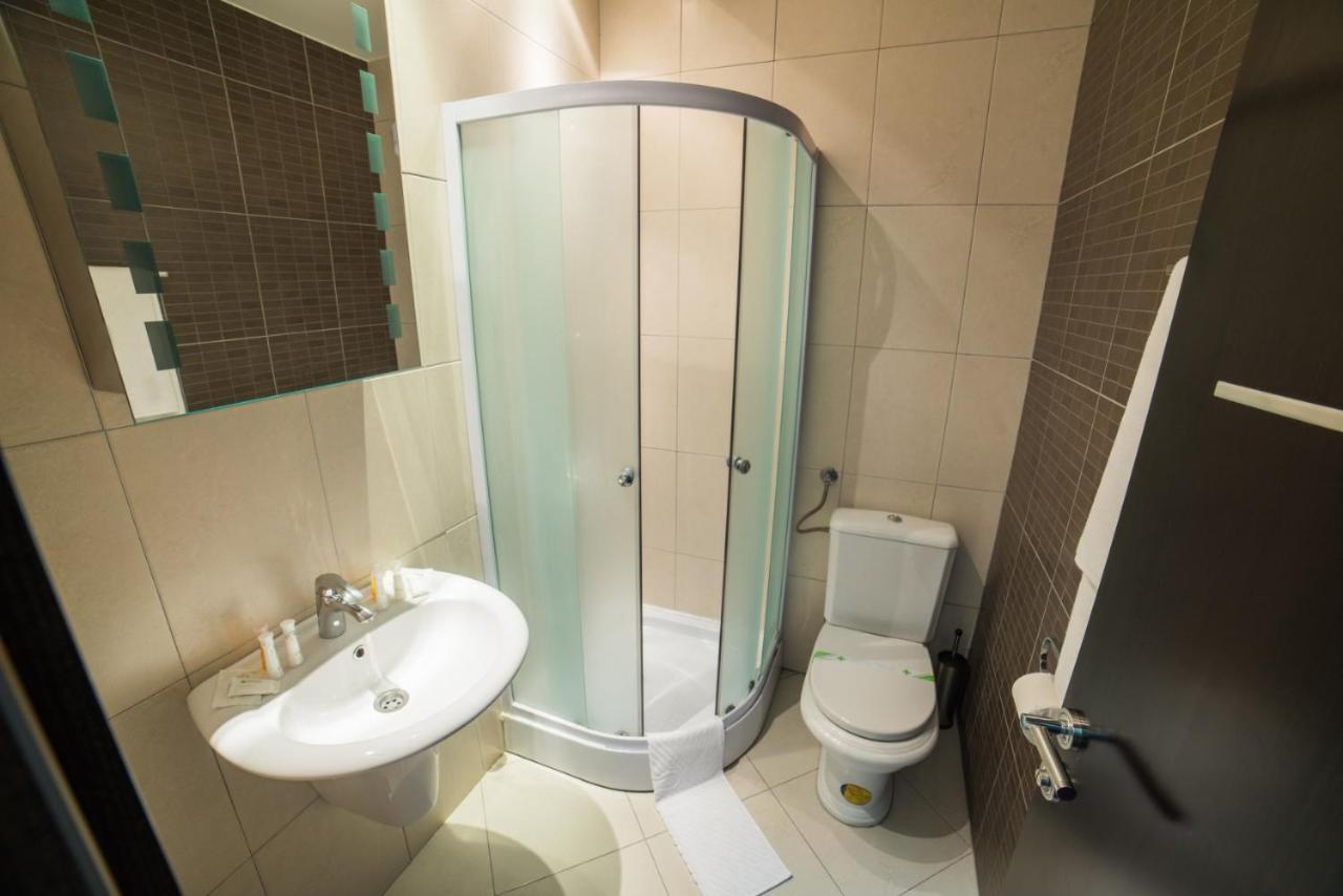 Hotel Atlas Ugljevik エクステリア 写真