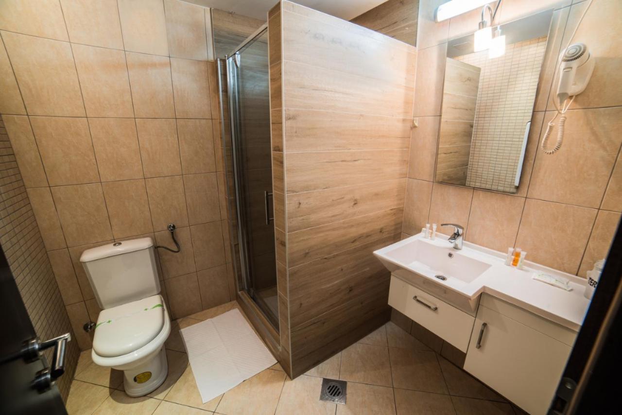 Hotel Atlas Ugljevik エクステリア 写真